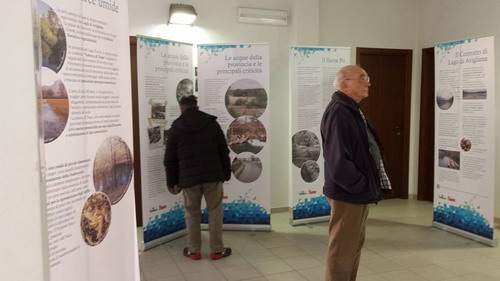 Fotografia di visitatori alla mostra a Bruino