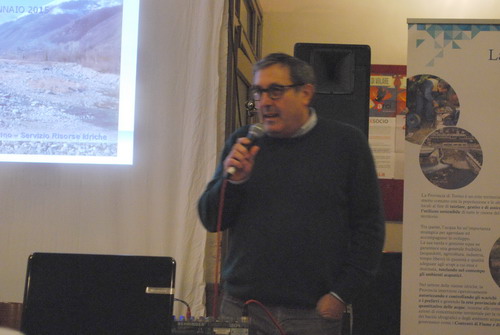 Paolo Bertolotti presenta la serata Fotografia del Presidente del Circolo Arci: Paolo Bertolotti che presenta la serata