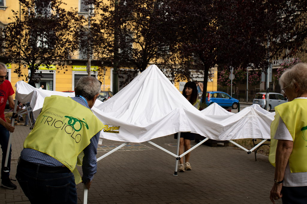 si allestisce il gazebo informativo si allestisce il gazebo informativo