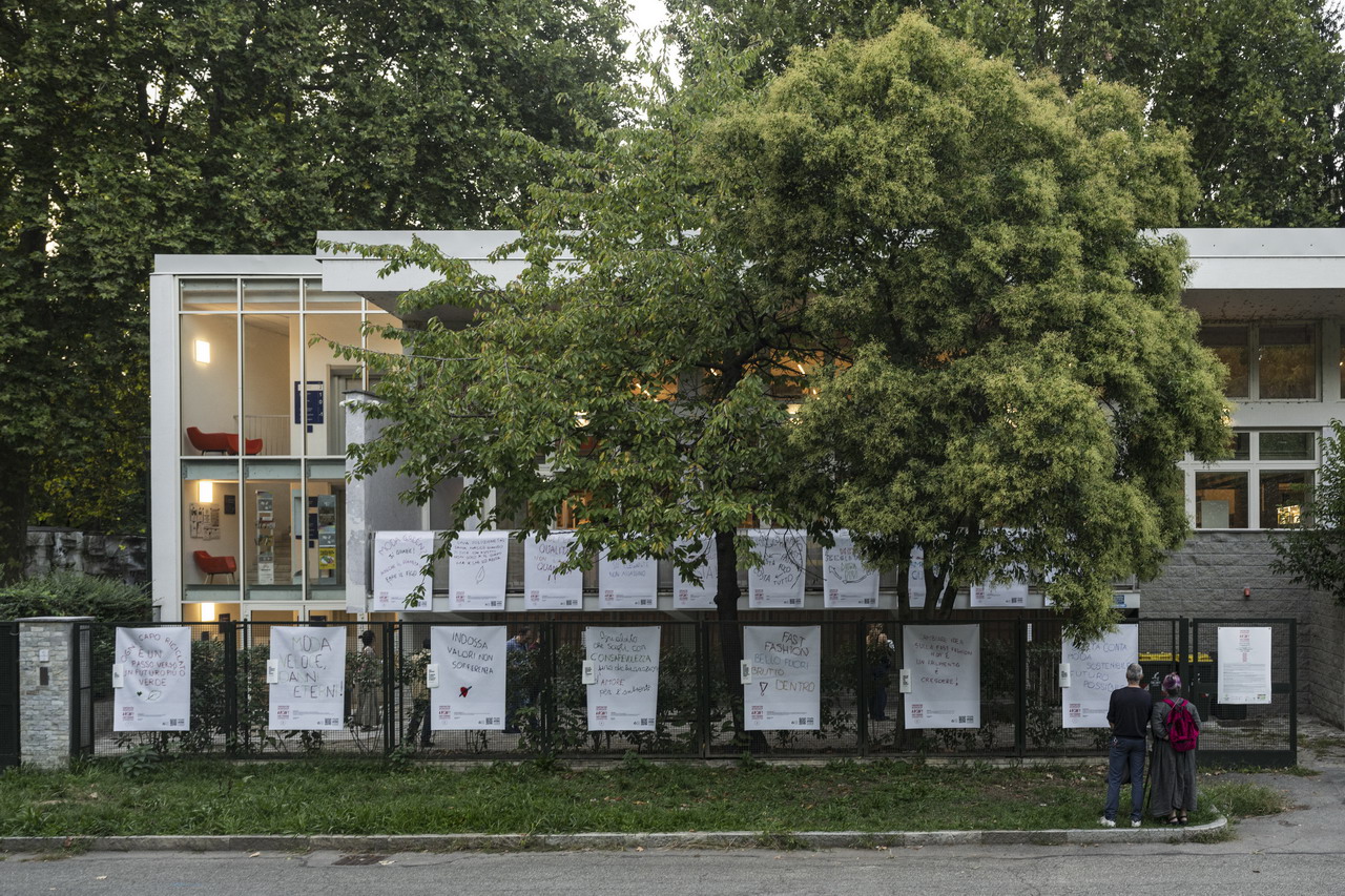 La Biblioteca Geisser con i manifesti della mostra