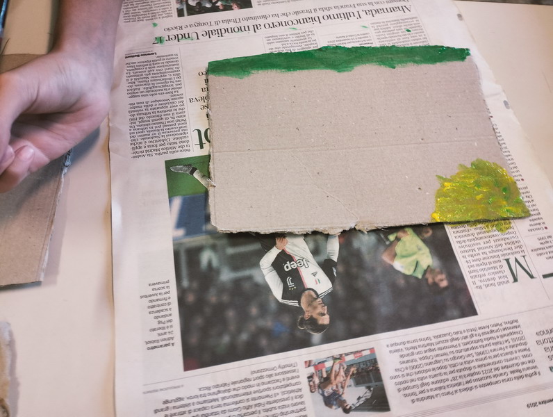 Preparazione del cartoncino per la copertina
