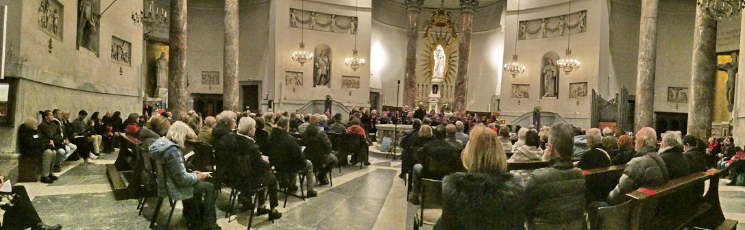 Chiesa gremita di pubblico